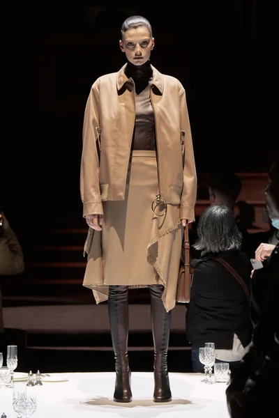 Look 27